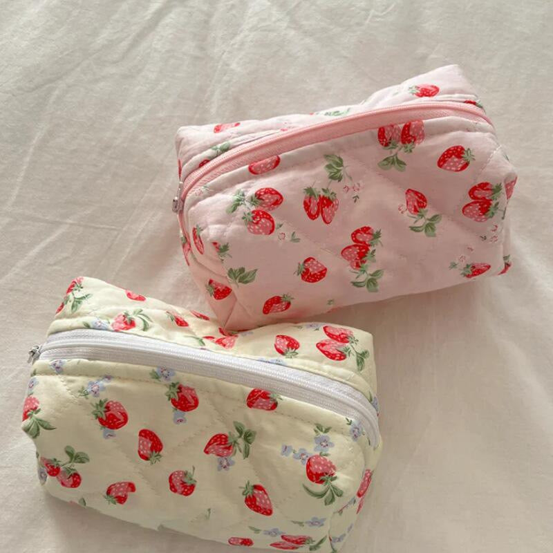 🎀 22.Pinteresty Makeup Bag: Pink Strawberry 🫧