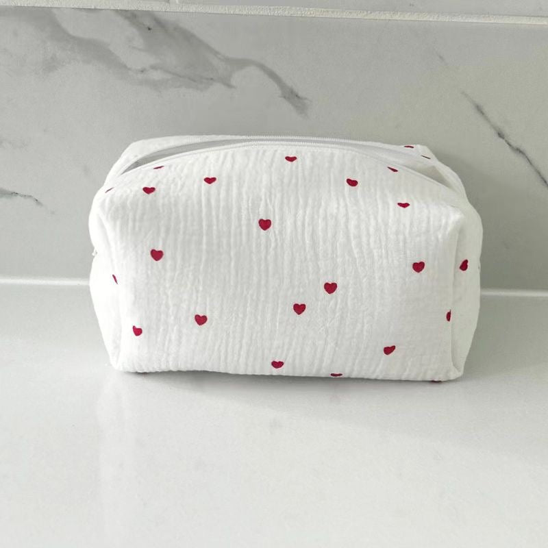 🎀 33.Pinteresty Makeup Bag: White Heart🫧