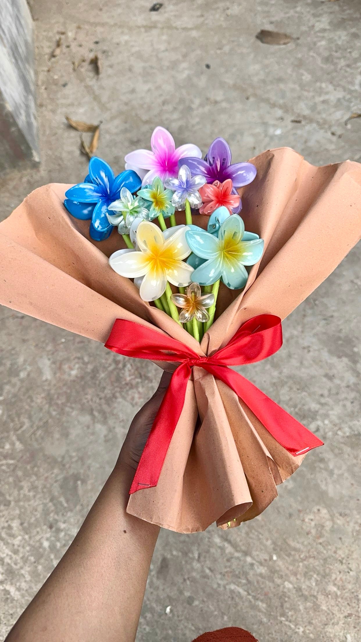 ✨♥️Small Pinteresty Plumeria Flower Hairclaws Bouquet: 5pcs Big hairclaws (8cm), 5pcs small hairclaws (4cm)🌸✨