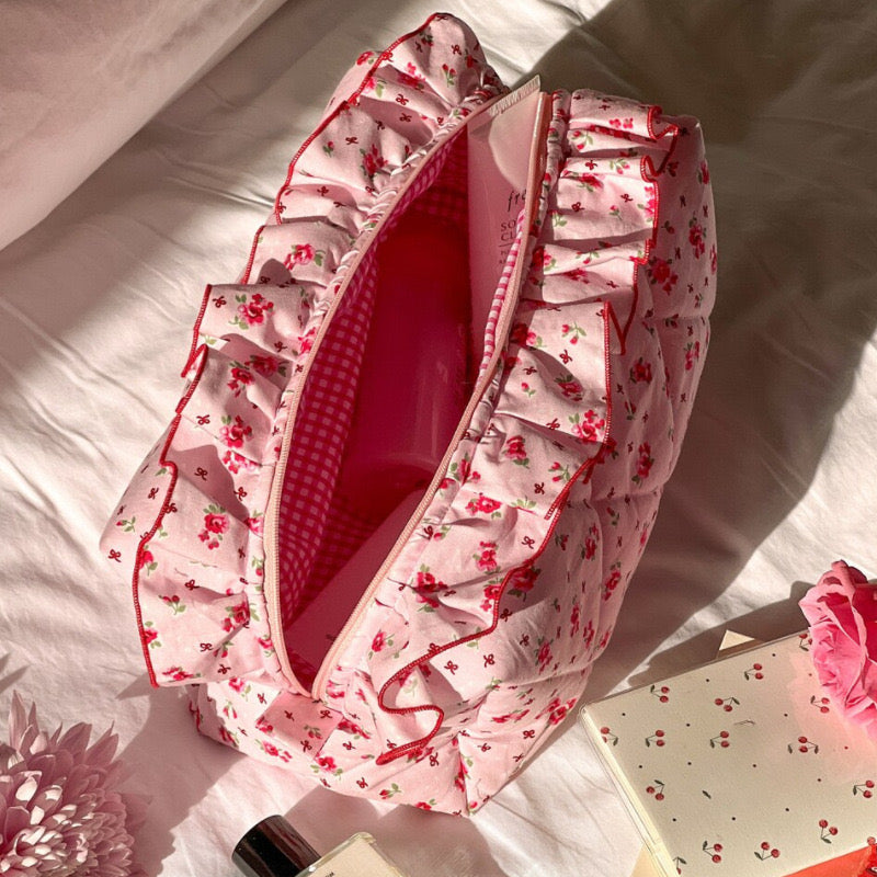 🎀 19.Pinteresty Makeup Bag: Pink Lace 🫧