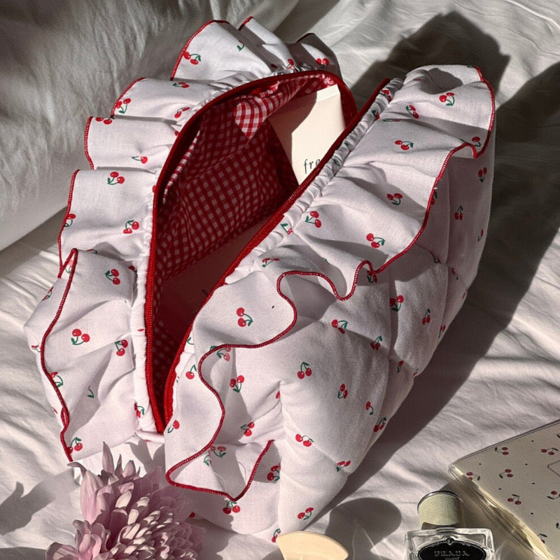 🎀 18.Pinteresty Makeup Bag: Cherry Lace 🫧