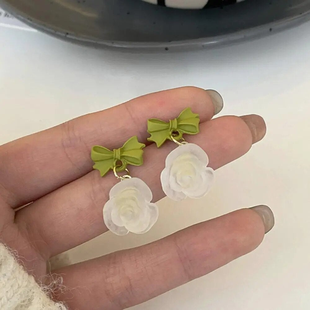 🫰🏻Korean Earrings: Green Bow Rose🌹🌿
