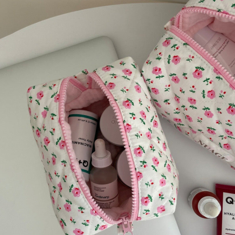 🎀 27.Pinteresty Makeup Bag: Small Pink Flowers 🫧