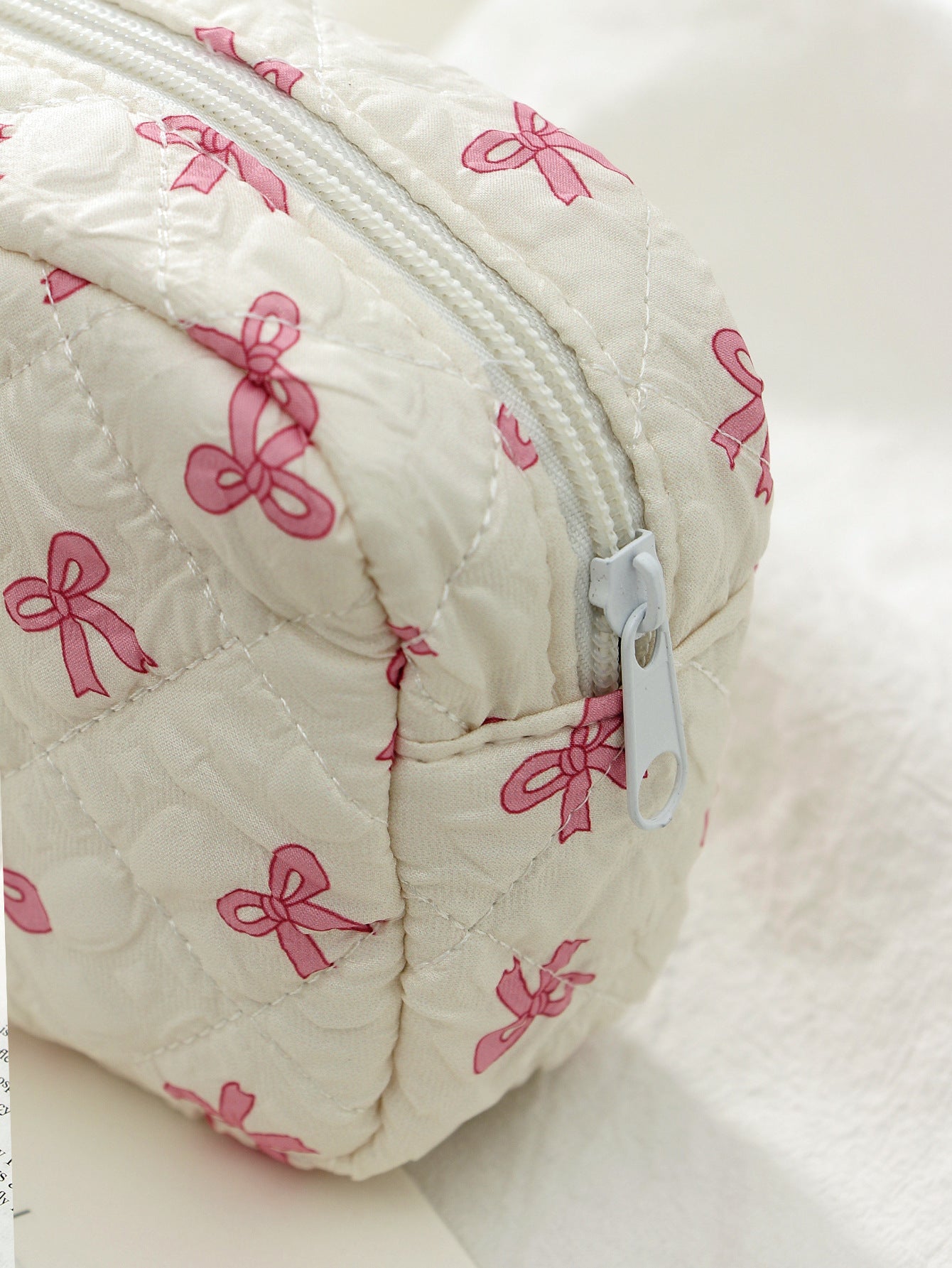 🎀9. Small Pinteresty Makeup Bag: Pink Bow🫧