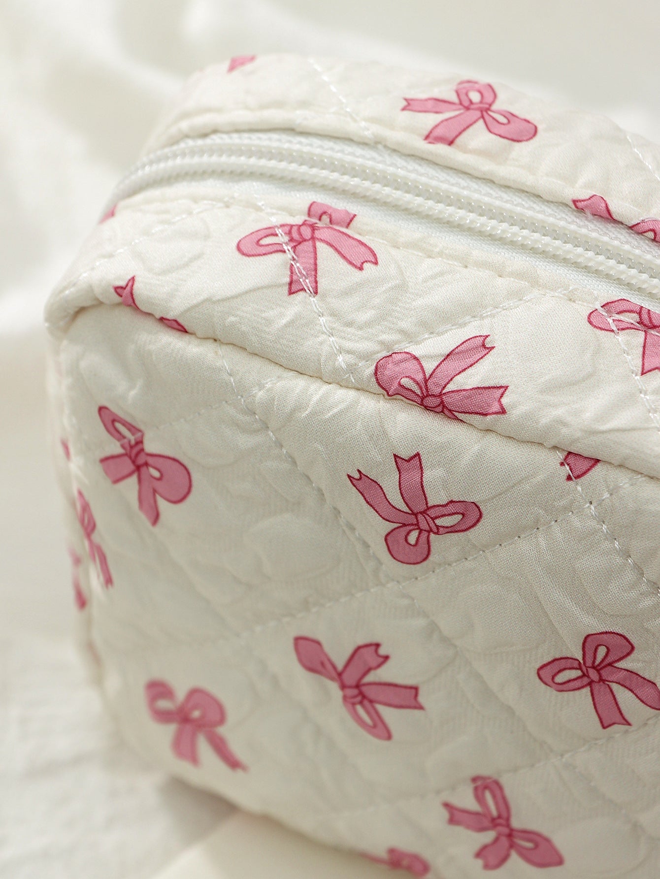 🎀9. Small Pinteresty Makeup Bag: Pink Bow🫧