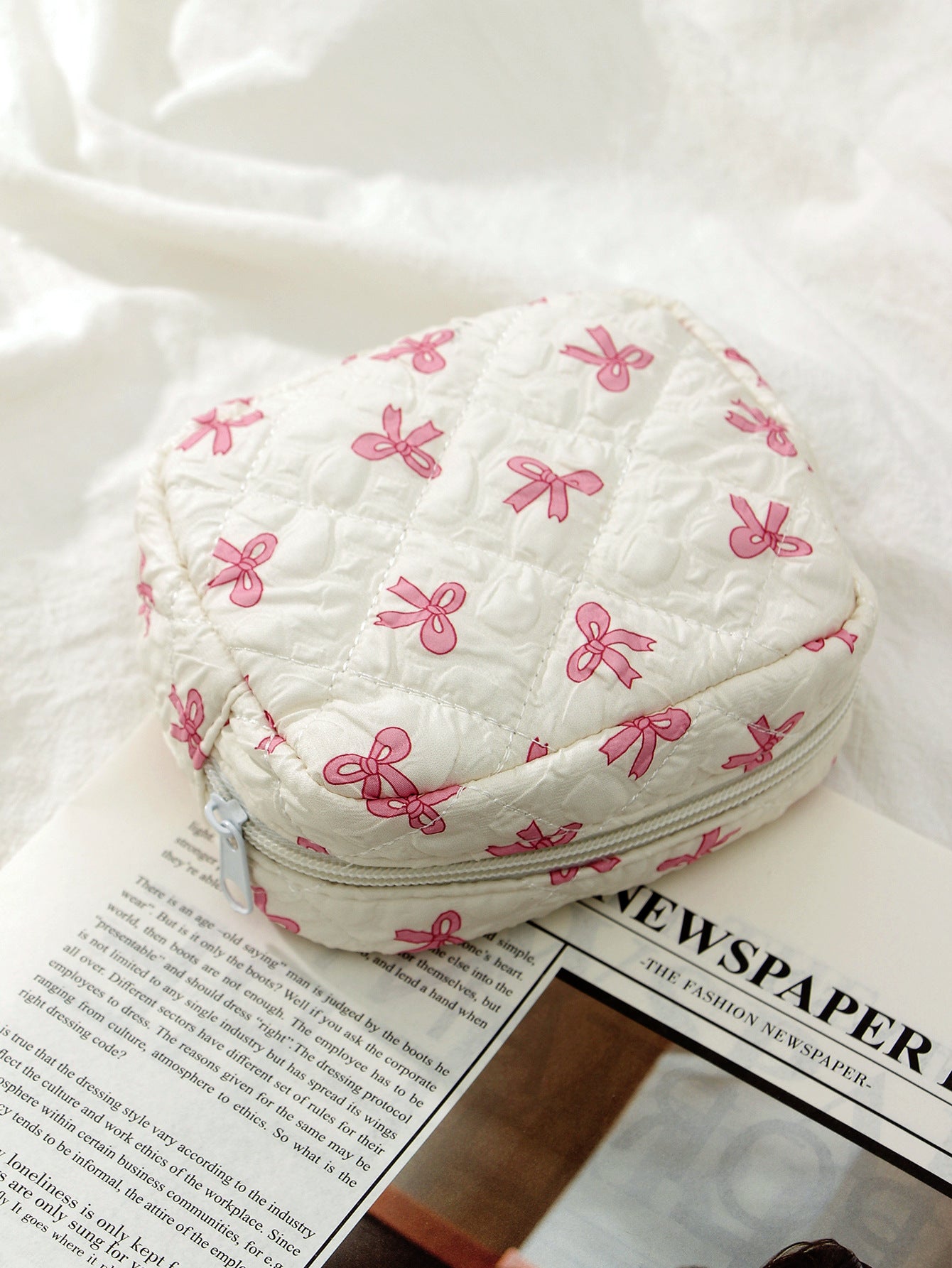 🎀9. Small Pinteresty Makeup Bag: Pink Bow🫧