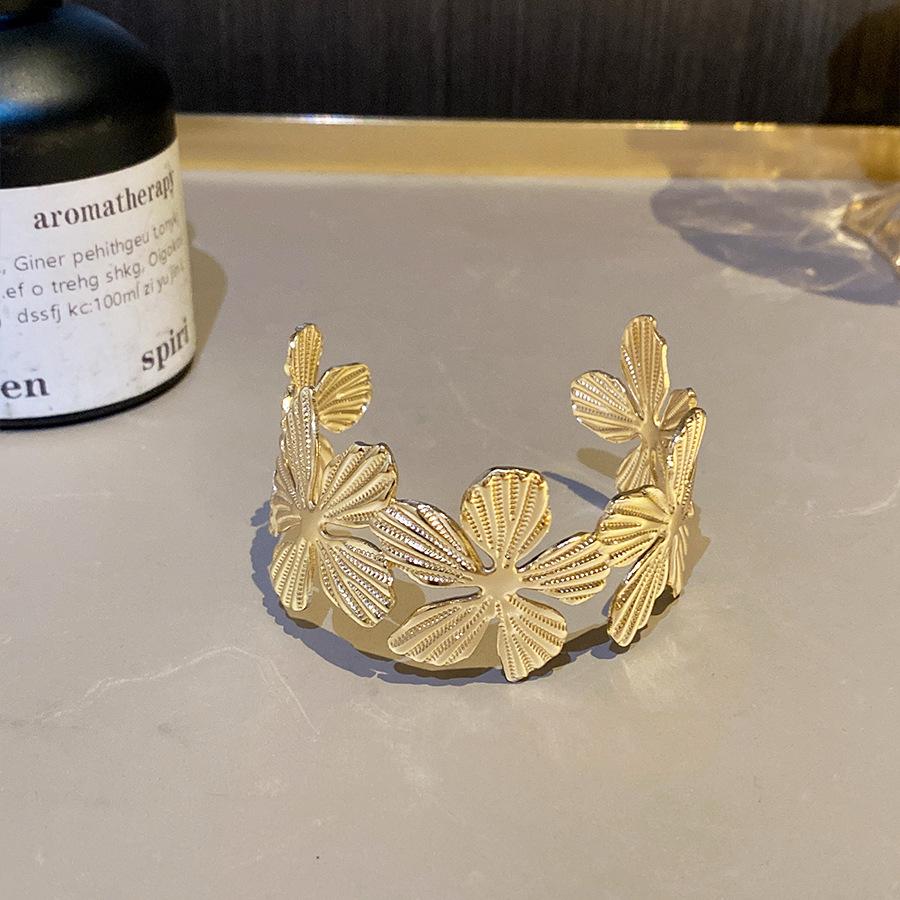 ✨HC4: Handcuff for Stack: Five Petals Flower Cuff✨