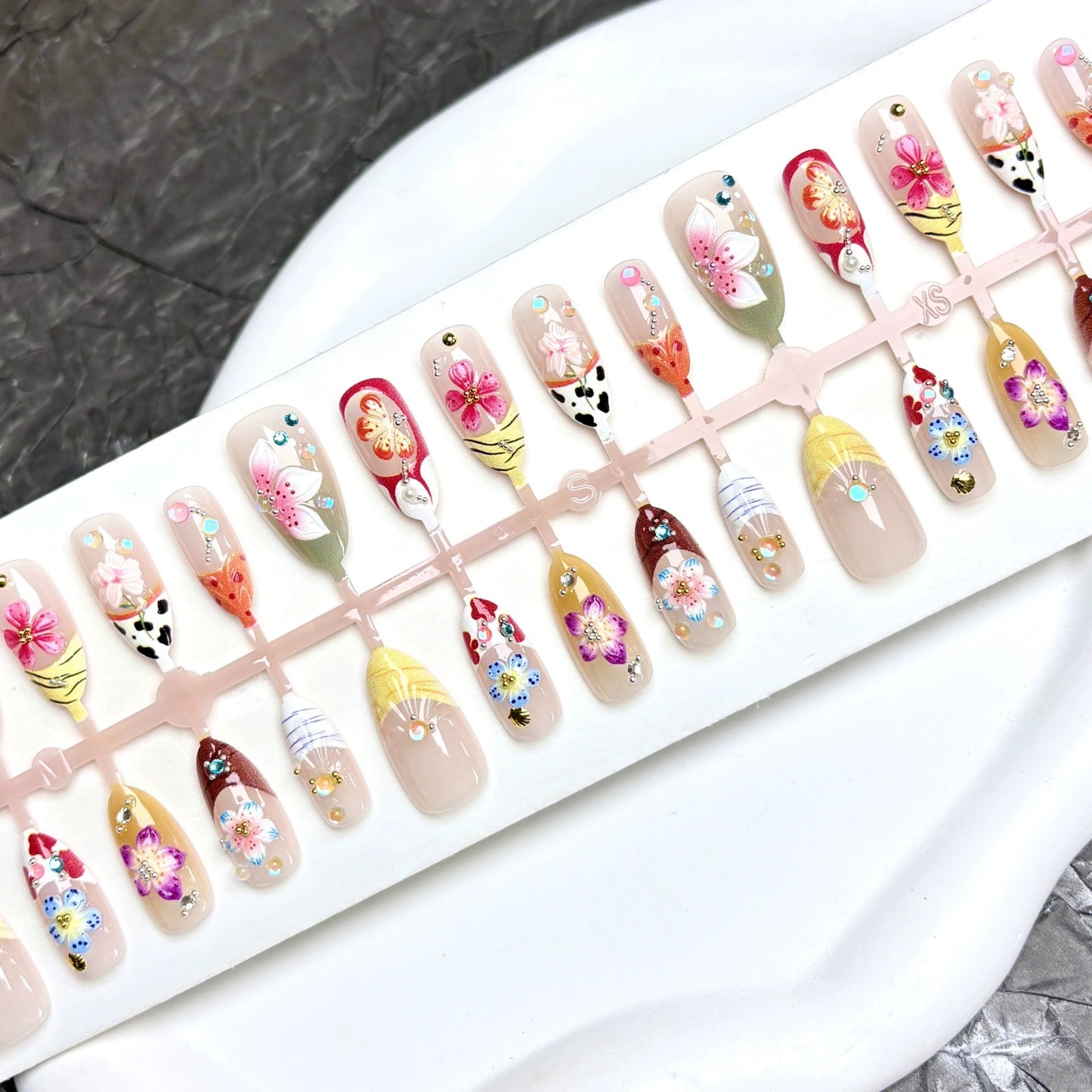 N25: Press On Nails: Garden Bliss. Size M (10 Pcs) - With 12pcs FREE glue stickers.