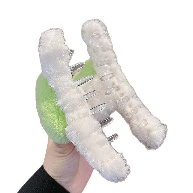 Plushy Cartoon Panda Hairclaws