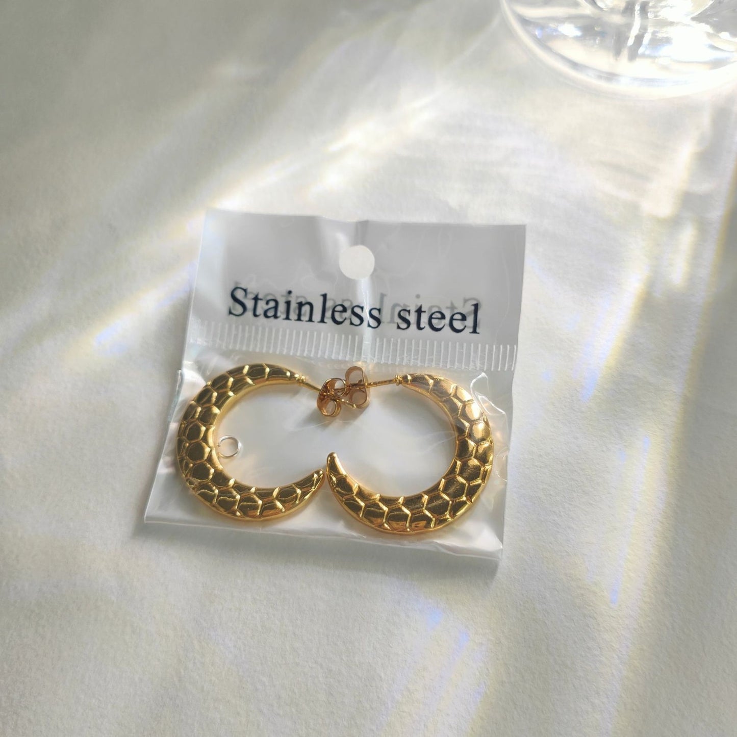 GE60: 18K Gold Plated Stainless Steel Ear Hoops