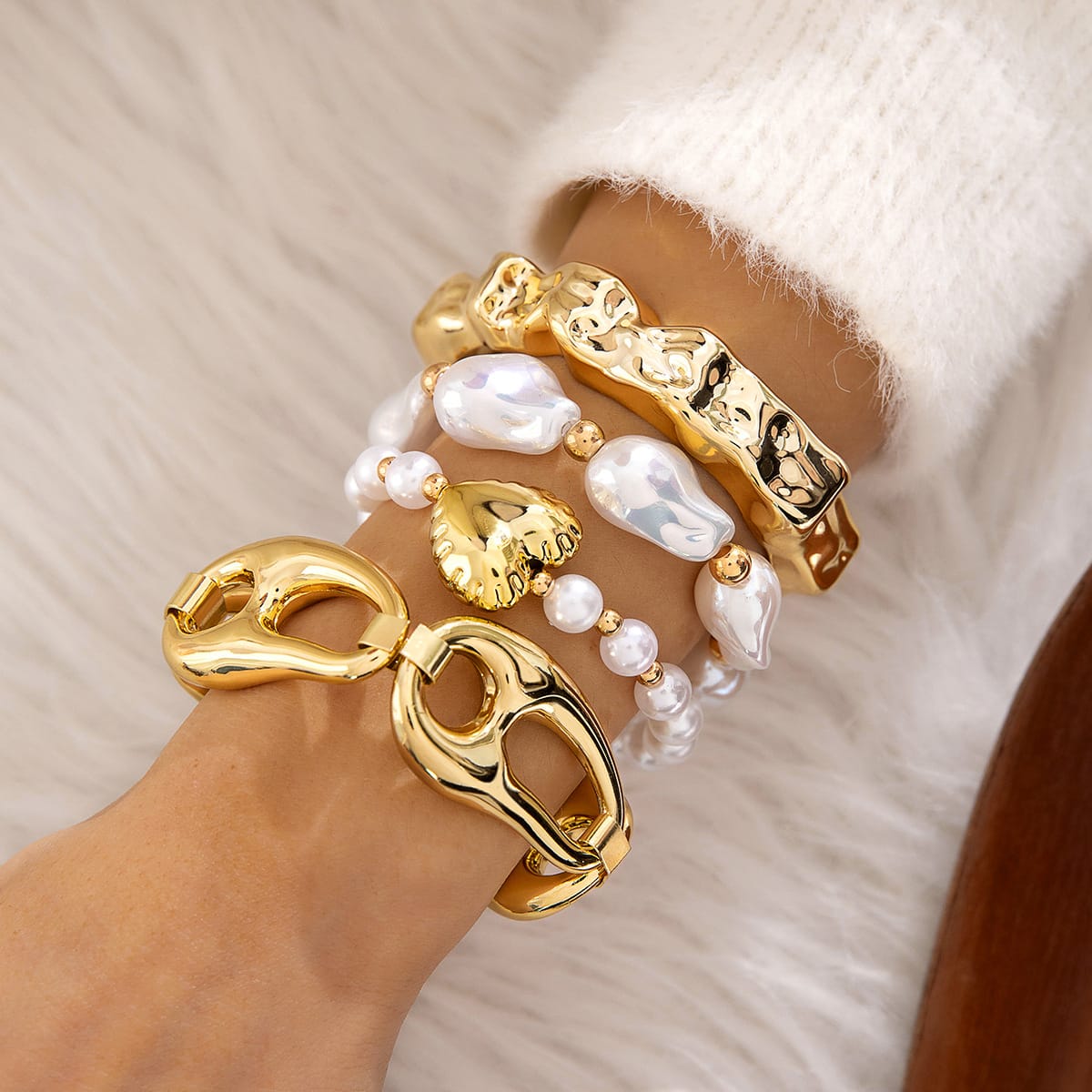 HC225: Trendy Metal Bangle Set (4 pcs)