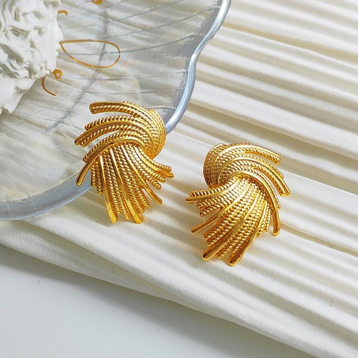 Vintage Earrings: Spiral Shaped