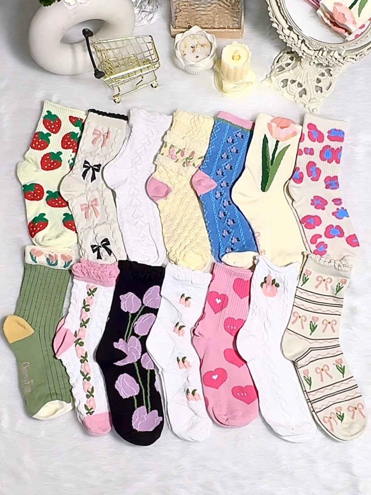 ☃️Socks: White 4 Tulips🌷