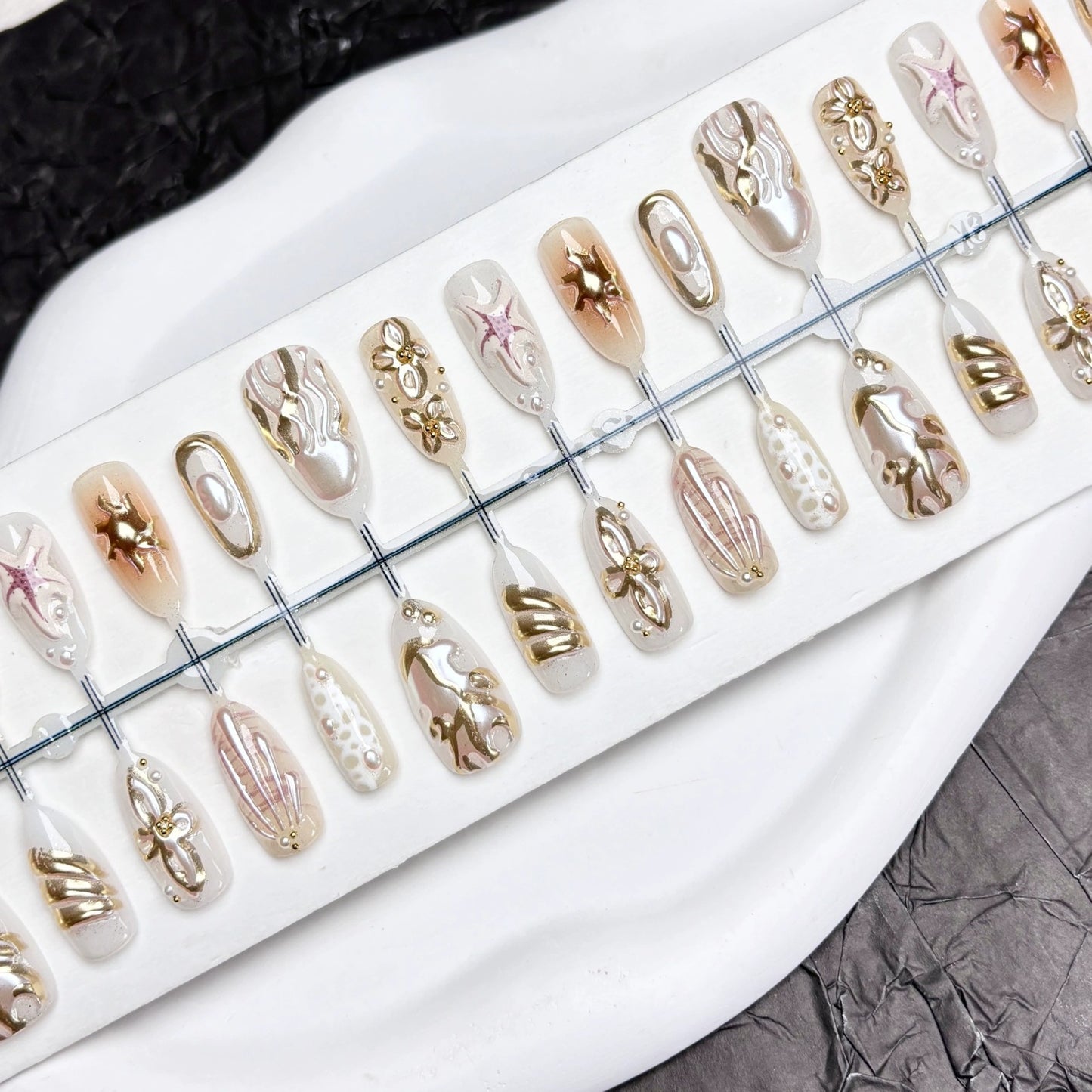 N19: Press On Nails: Pearl Gold Drip. Size XS (10 Pcs) - With 12pcs FREE glue stickers.