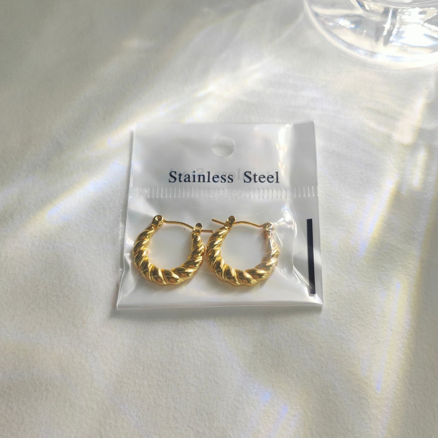 GE58: 18K Gold Plated Stainless Steel Ear Hoops