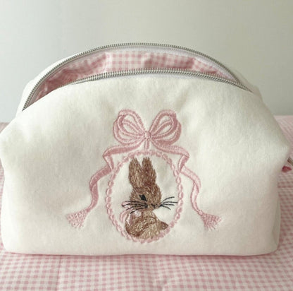 🎀 36.Pinteresty Makeup Bag: White Rabbit 🫧