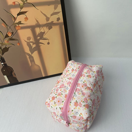 🎀 17.Pinteresty Makeup Bag: Pink Flowers 🫧