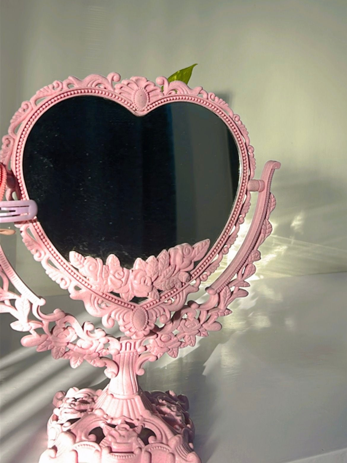 M02: Vintage Mirror: Vintage Heart Shape: Salmon Pink