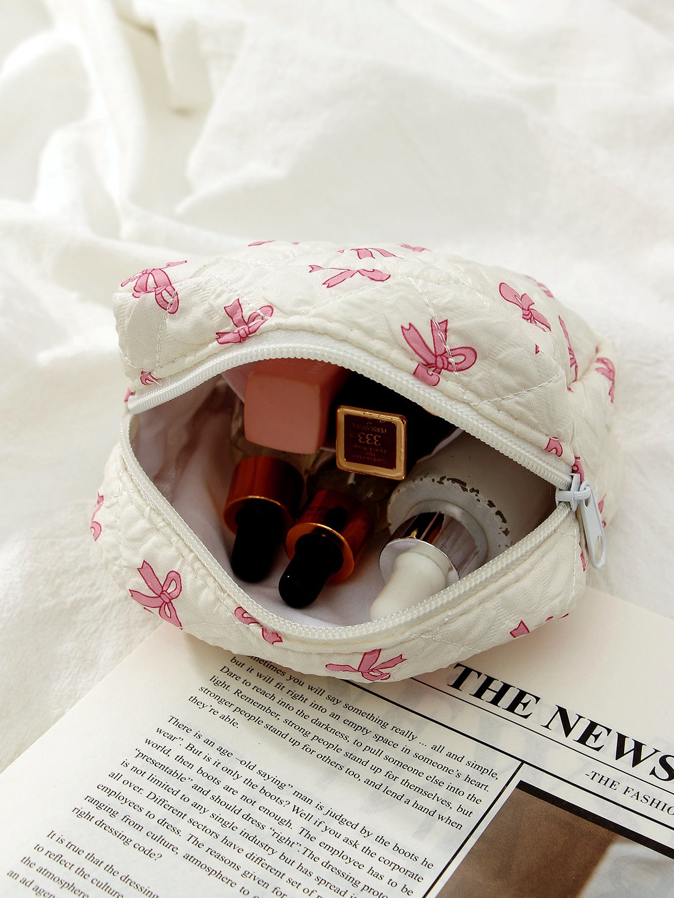 🎀9. Small Pinteresty Makeup Bag: Pink Bow🫧