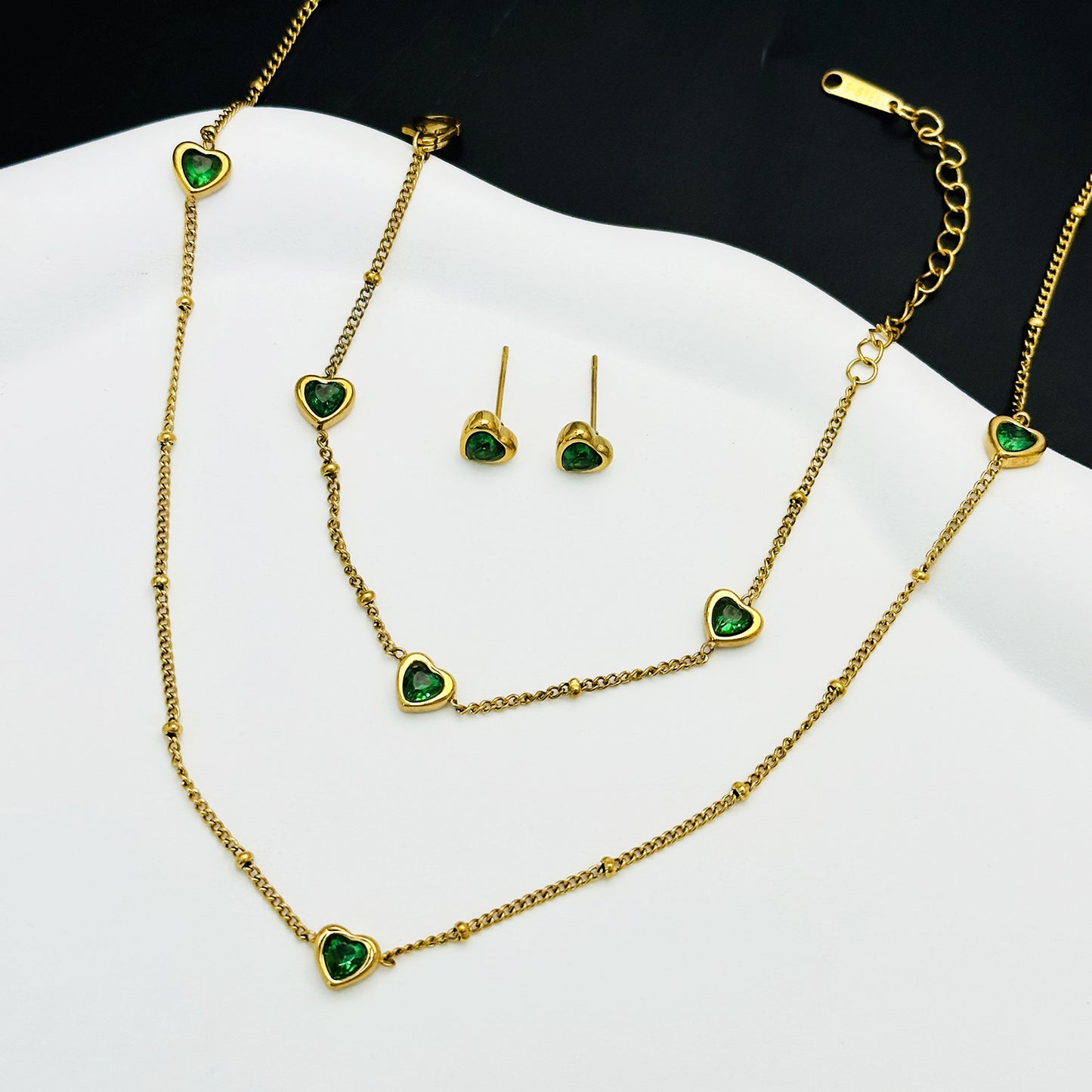 ⚜️B34: 18k Gold Plated Stainless Steel Minimalist Bracelet: Green Heart✨