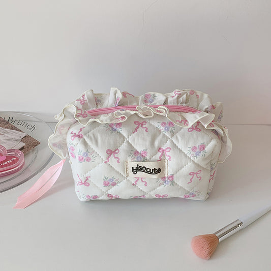 🎀14. Pinteresty Makeup Bag: White Tone Floral🫧