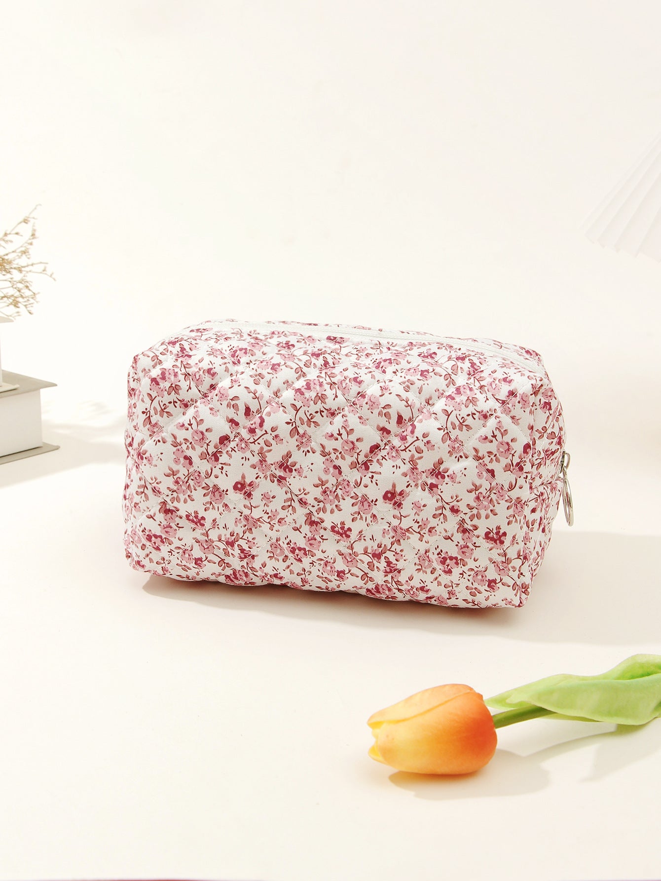 🎀 9. Pinteresty Makeup Bag: Hot Pink Flowers🫧