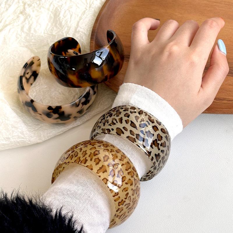 ✨HC16: Handcuff for Stack: Cheetah Cuff✨