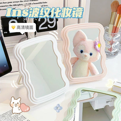 M12: Rippled Makeup Mirror: Butter Green