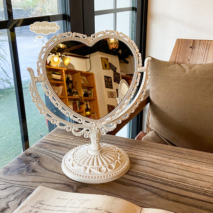 M06: Vintage Mirror: Vintage Heart Shape