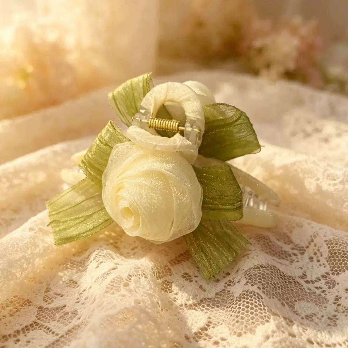 Lace Rose Hairclaws: White