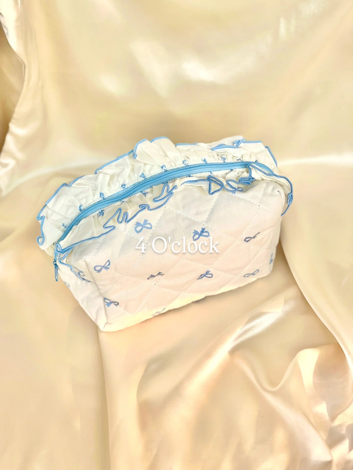 🎀11. Pinteresty Makeup Bag: Blue Bow (1pc)🫧