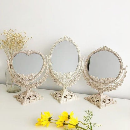 M01: Vintage Mirror: Vintage Heart Shape: Off-white