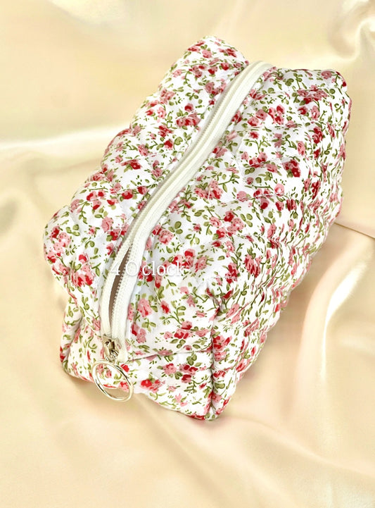 🎀 9. Pinteresty Makeup Bag: Hot Pink Flowers🫧