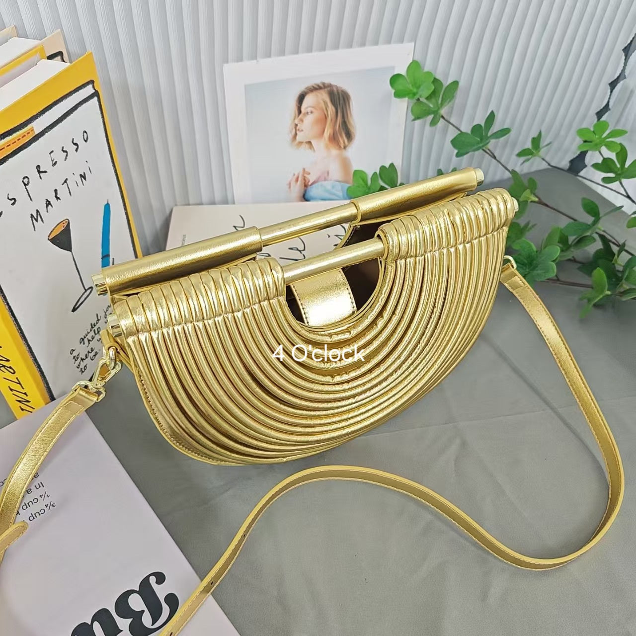 Aurelia Eclipse Handbag: Gold
