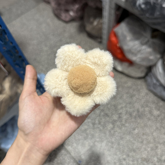 Plushy Flower Hairclaws: Beige