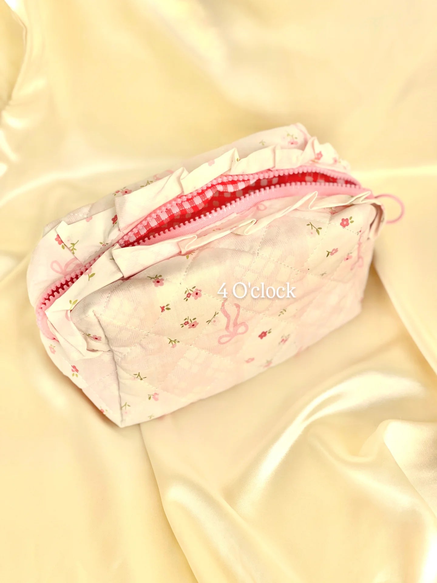 🎀 3. Pinteresty Makeup Bag: Bow Knot🫧