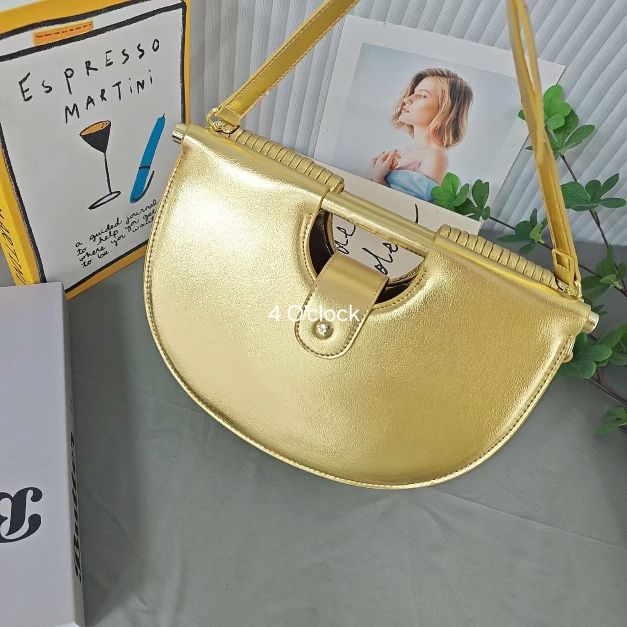 Aurelia Eclipse Handbag: Gold