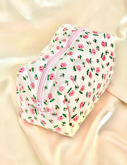 🎀 27.Pinteresty Makeup Bag: Small Pink Flowers 🫧