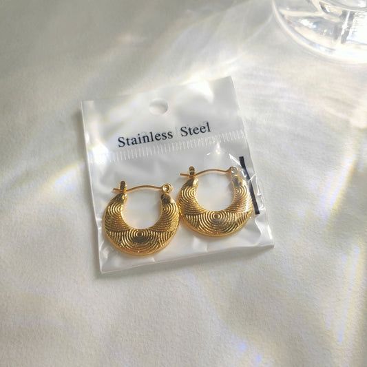 GE59: 18K Gold Plated Stainless Steel Ear Hoops