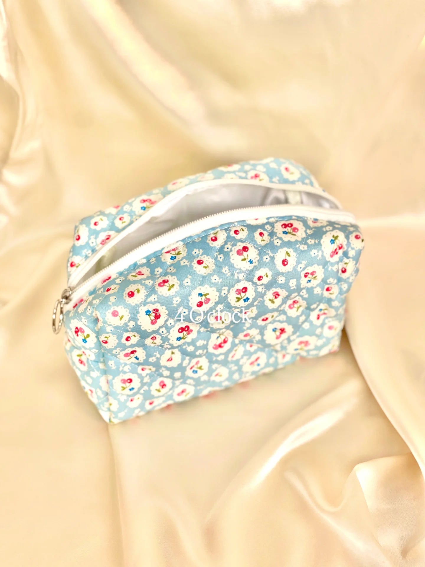 🎀 1. Pinteresty Makeup Bag: Cherry Blue🫧