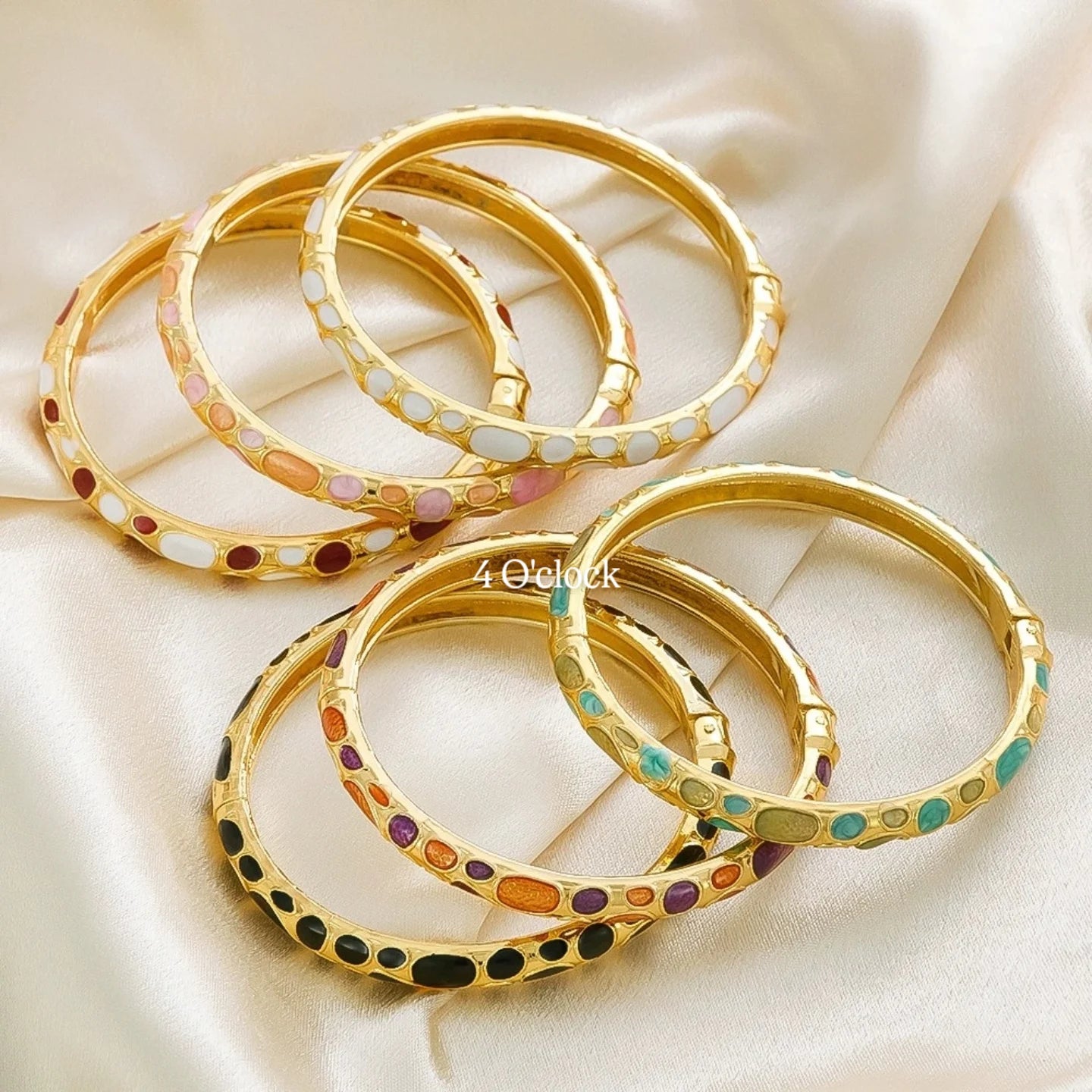 ✨🦢VC145: Vintage Victorian Enamel Bangles : Ivory Confetti 🌸🕯️