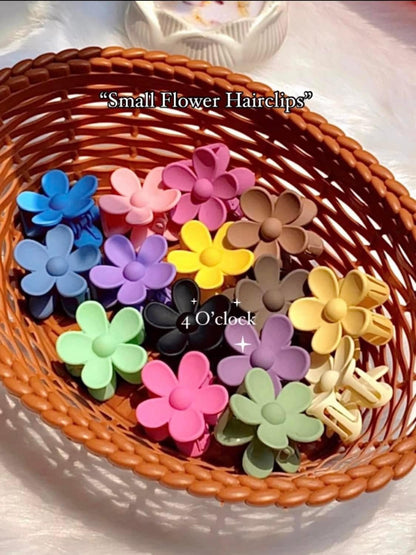 Small Flower Hairclaws: Off White