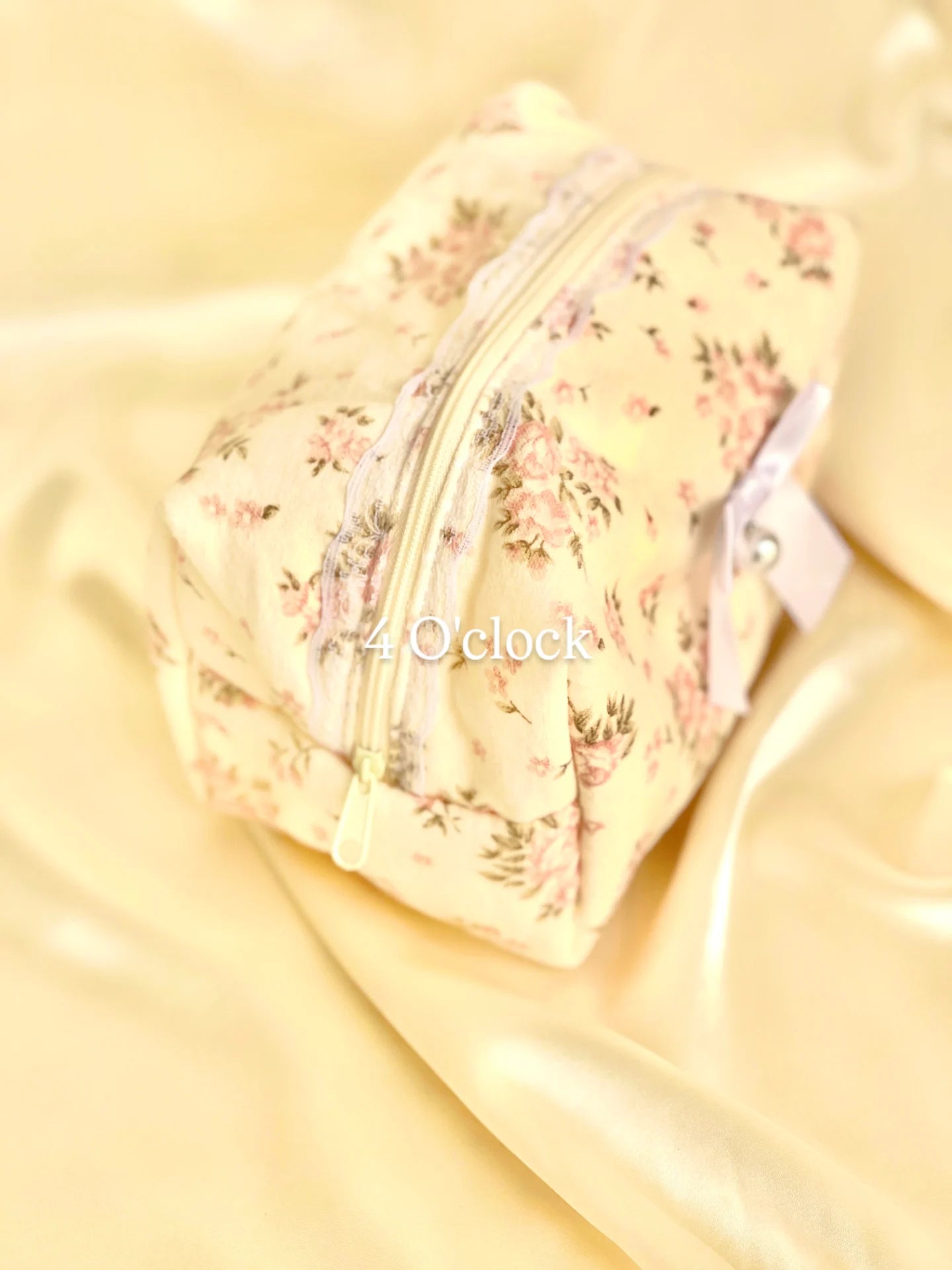 🎀 37.Pinteresty Makeup Bag: Lace Pearl 🫧