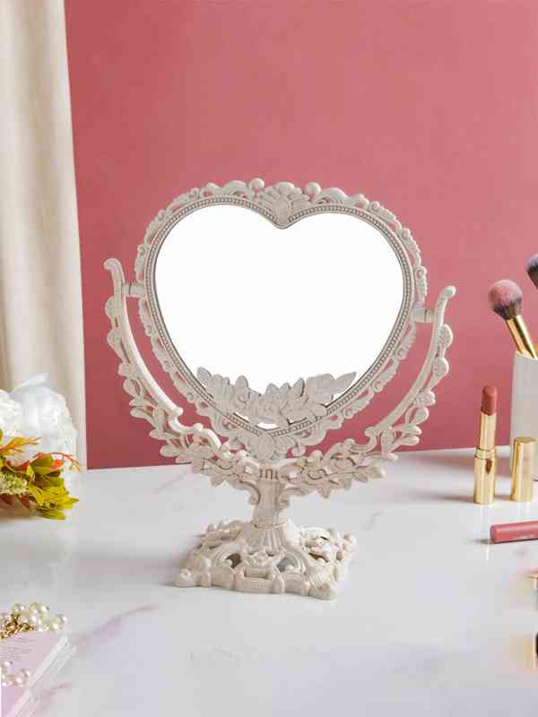 M01: Vintage Mirror: Vintage Heart Shape: Off-white