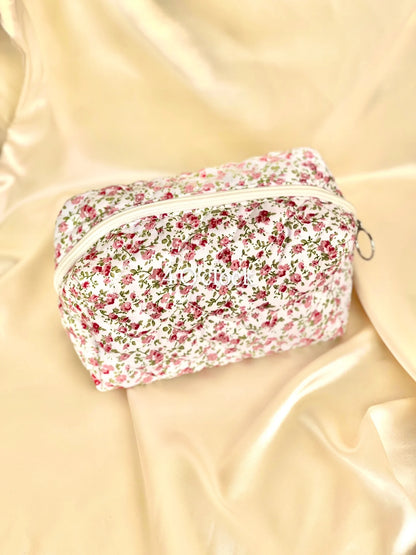 🎀 9. Pinteresty Makeup Bag: Hot Pink Flowers🫧