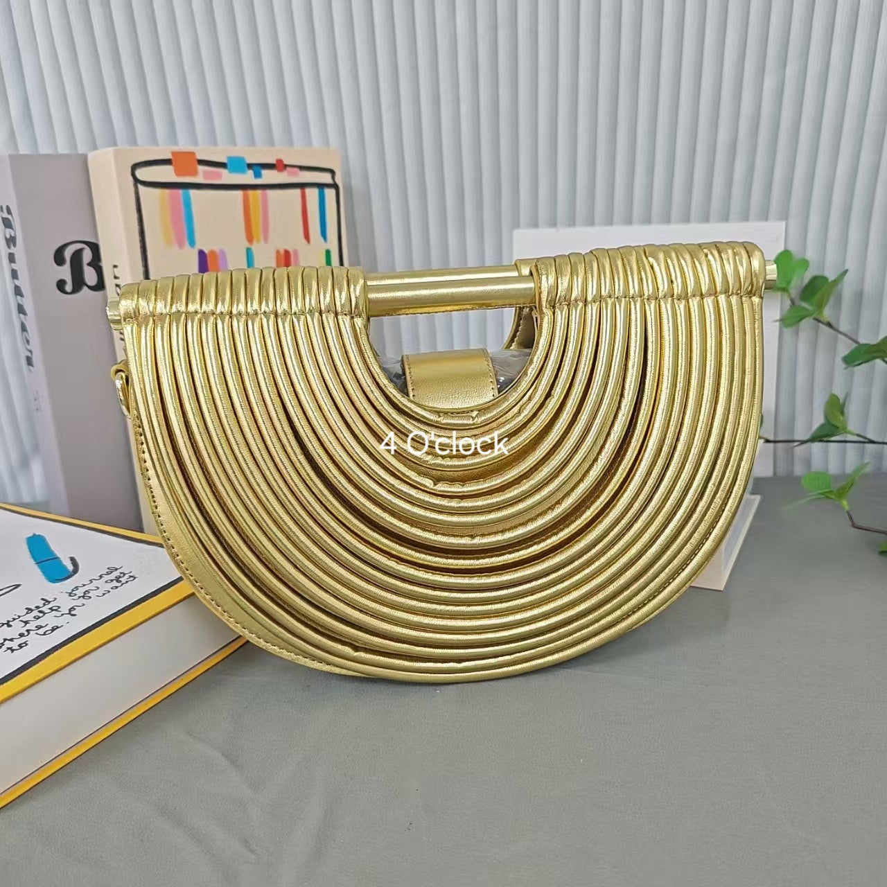 Aurelia Eclipse Handbag: Gold