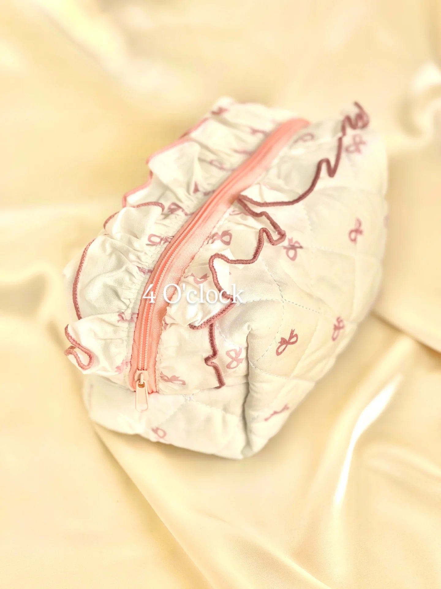 🎀12. Pinteresty Makeup Bag: Pink Bow🫧