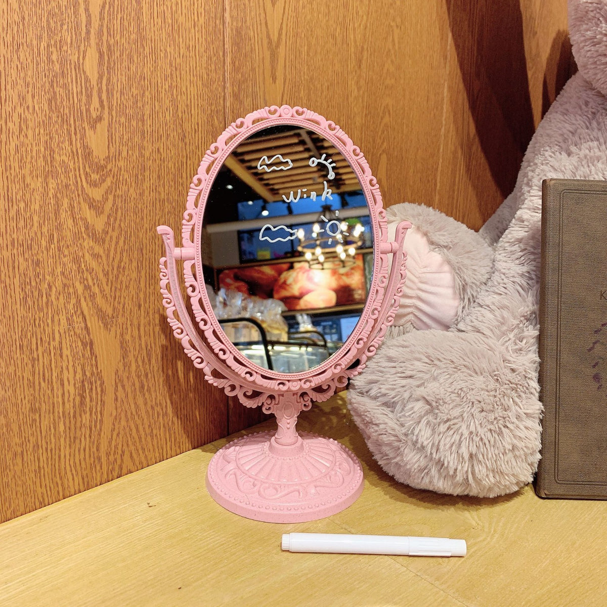 M03: Vintage Mirror: Oval Shape : Pink