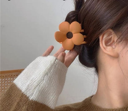 Floral Hairclaws: Brown