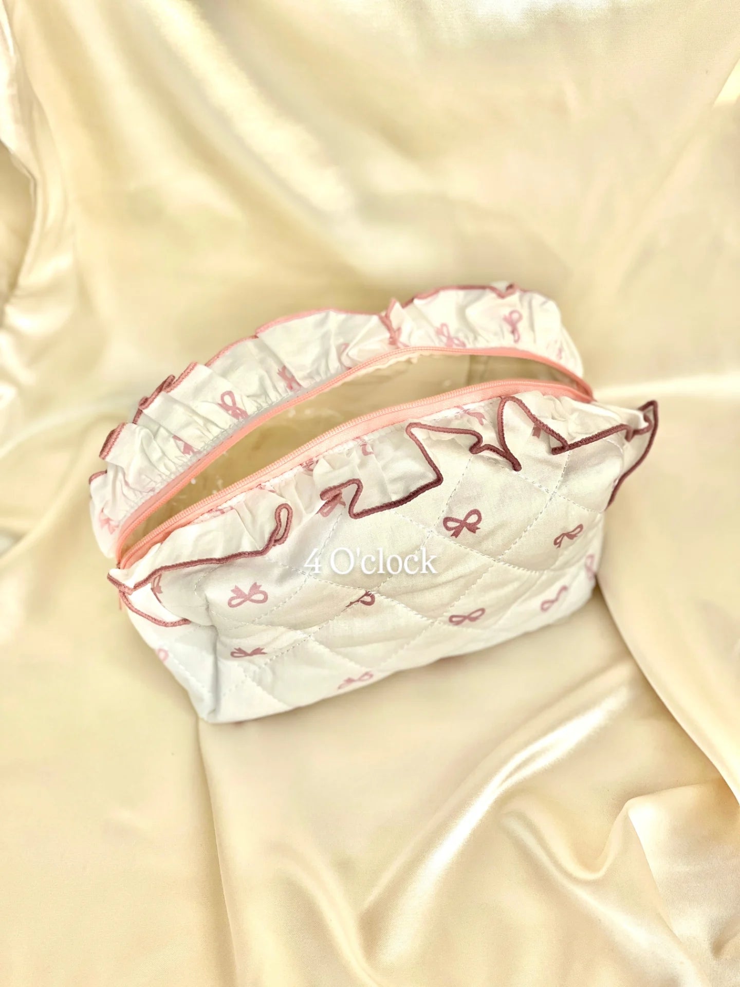 🎀12. Pinteresty Makeup Bag: Pink Bow🫧